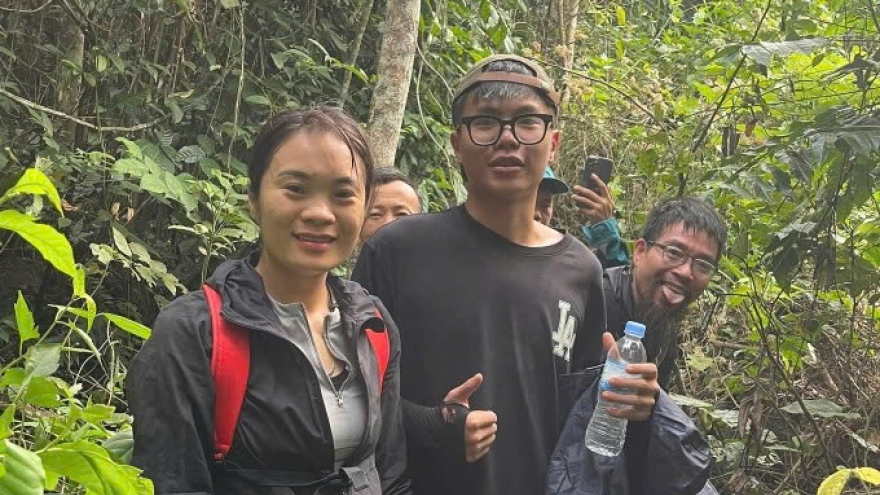 Khen thưởng lực lượng cứu nạn tìm thấy nam sinh kiệt sức ở Tam Đảo